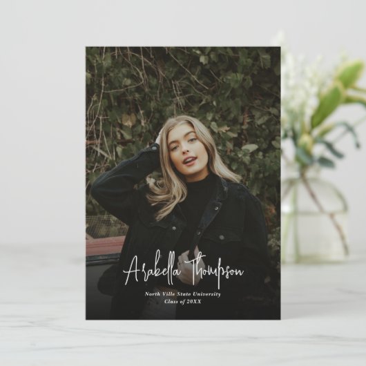 Schwarzer Extravaganter Script Foto Collage Abschl Ankündigung (Stehend Vorderseite)