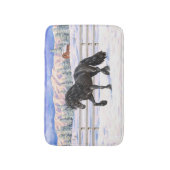 Schwarzer Friesian Draft Horse Trott in Snow Badematte (Vorderseite Vertikal)