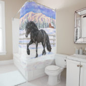 Schwarzer Friesian Draft Horse Trott in Snow Duschvorhang (Beispiel)