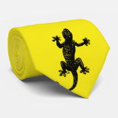 Schwarzer Gecko auf gelbem Hintergrund - Krawatte (Gerollt)