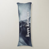 Schwarzer Geist in einer hellischen Landschaft - H Seitenschläferkissen (Vorderseite Vertikal)