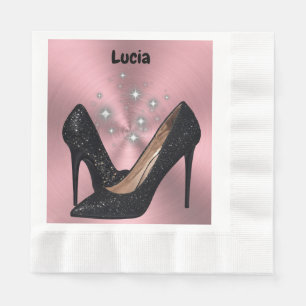Schwarzer Glitzer High Heel Shoel auf Rosa Serviette