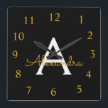 Schwarzer Gold-Script-Monogramm-Mädchenname Quadratische Wanduhr<br><div class="desc">Monogram Name Clock mit Gold und Schwarz Script. Das macht den perfekten süßen 16 Geburtstag,  Hochzeit,  Brautparty,  Jubiläum,  Babydusche oder Junggeselinnen-Abschied Geschenk für jemanden,  der Lieben glamourösen Luxus und schicke Stile.</div>