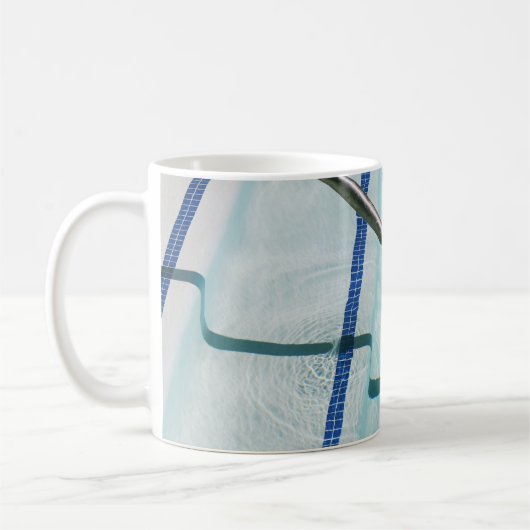 Schwarzer Gurt für das blaue Schwimmbad Kaffeetasse (Links)