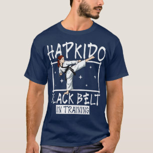 Schwarzer Gürtel in der Ausbildung Hapkido T-Shirt