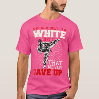 Schwarzer Gürtel ist ein weißer Gürtel, der niemal T-Shirt