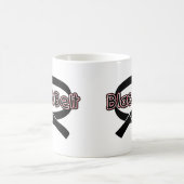 Schwarzer Gürtel (rot) Kaffeetasse (Mittel)