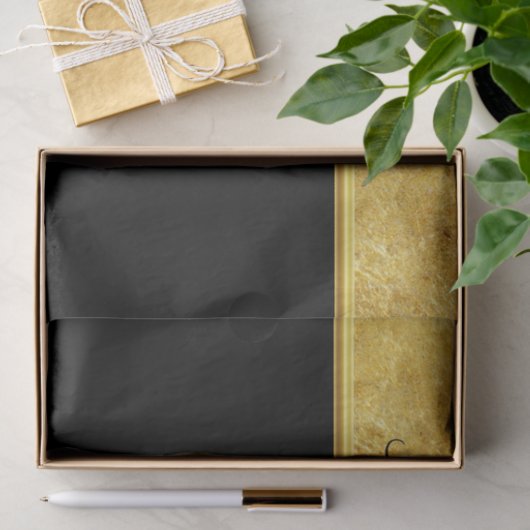 Schwarzer Gürtelkarate, der eine schwarze Training Seidenpapier (Geschenk)