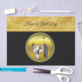 Schwarzer Gürtelkarate, der eine schwarze Training Seidenpapier (Handwerk)