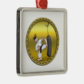 Schwarzer Gürtelkarate-Mann, der eine schwarze Tra Silbernes Ornament (Rechts)