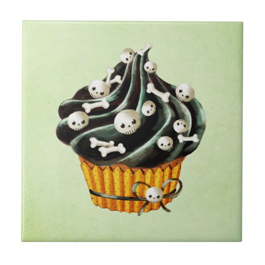 Schwarzer Halloween Cupcake mit kleinen Schädel Fliese (Vorderseite)