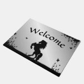 Schwarzer Hengst / Pferd auf Silber züchten Fußmatte (Schrägansicht)