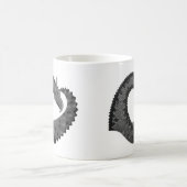 Schwarzer Herzdrache in Weiß Kaffeetasse (Mittel)