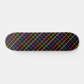 Schwarzer Hintergrund Farbvolles Windows-Kariertes Skateboard (Horizontal)