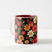 Schwarzer Hintergrund mit Blume Zweifarbige Tasse (Vorderseite Links)