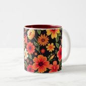 Schwarzer Hintergrund mit Blume Zweifarbige Tasse (VorderseiteRechts)