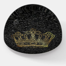 Schwarzer Hintergrund mit goldener Krone