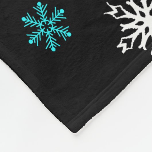 Schwarzer Hintergrund mit leuchtend hübschem Schne Fleecedecke (Ecke)