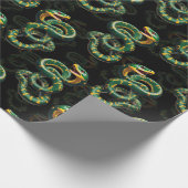 Schwarzer Hintergrund Schlange Muster Design Geschenkpapier (Ecke)