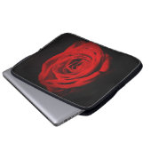 Schwarzer Hintergrund und Rote Rose Laptopschutzhülle (Vorne Knopf)