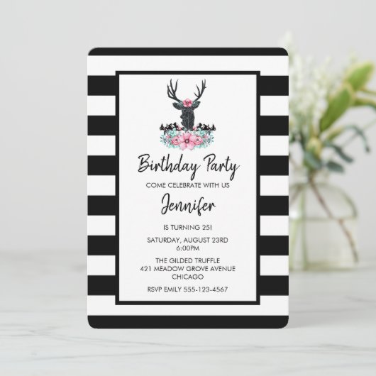 Schwarzer Hirschkopf mit rosa Blume Bouquet Geburt Einladung (Stehend Vorderseite)