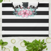 Schwarzer Hirschkopf mit rosa Blume und Berge Geschirrtuch (Gefaltet)