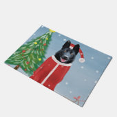 Schwarzer Hirte Hund in Schnee Weihnachtsgeschenke Fußmatte (Schrägansicht)