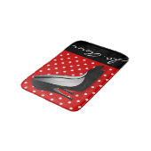 Schwarzer hoher Heels-rotes weißes Badematte (Schrägansicht)