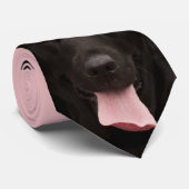 Schwarzer Hund-Portrait auf Rosa Krawatte (Gerollt)