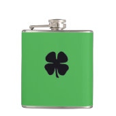 Schwarzer, in grüner Umhüllung verpackter Kolben Flachmann (Vorderseite)