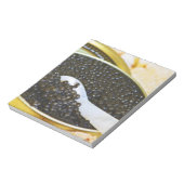 Schwarzer Kaviar und ein Löffel Perlmutt Notizblock (Rotiert)