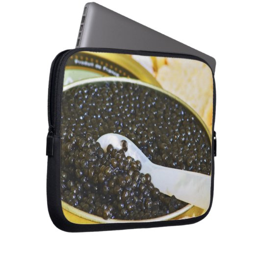 Schwarzer Kaviar und Löffel Perlmutt Laptopschutzhülle (Vorne Rechts)