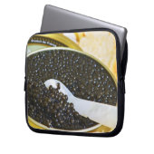 Schwarzer Kaviar und Löffel Perlmutt Laptopschutzhülle (Vorderseite Links)