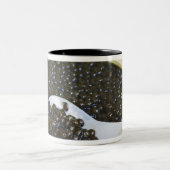 Schwarzer Kaviar und Löffel Perlmutt Zweifarbige Tasse (Mittel)