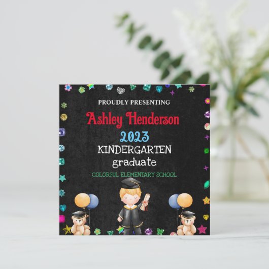 Schwarzer Kindergarten Abschluss Einladung (Stehend Vorderseite)