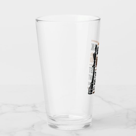 Schwarzer König das wichtigste Stück in Spiel 2 Glas (Rechts)