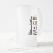 Schwarzer König das wichtigste Stück in Spiel 2 Mattglas Bierglas (VorderseiteRechts)