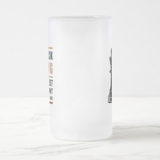 Schwarzer König das wichtigste Stück in Spiel 2 Mattglas Bierglas (Mittel)