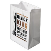 Schwarzer König das wichtigste Stück in Spiel 2 Mittlere Geschenktüte (Rückseite Schrägansicht)