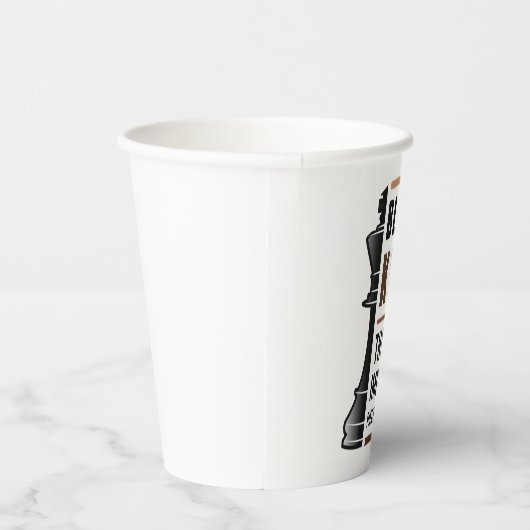 Schwarzer König das wichtigste Stück in Spiel 2 Pappbecher (Rechts)