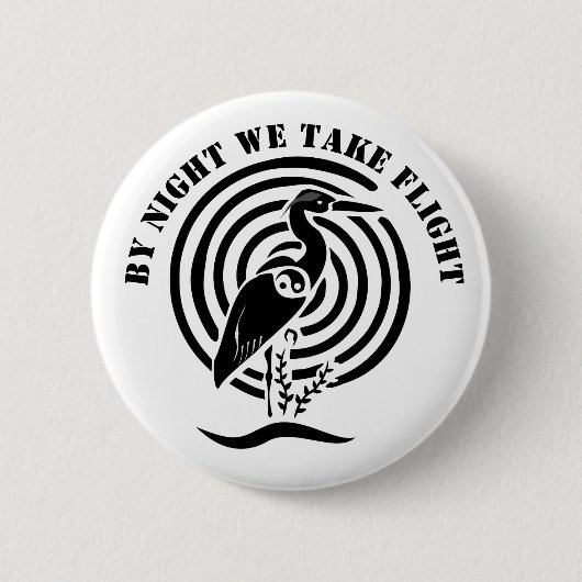 Schwarzer Kranich Stehend in der Silhouette Wasser Button (Vorderseite)