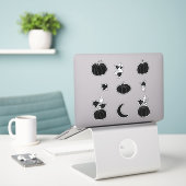 Schwarzer Kürbis zu Halloween Aufkleber (Laptop auf Schreibtisch)