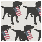 Schwarzer Labrador-Hund, der USA-Flagge, 4. von Stoff (Nahaufnahme)