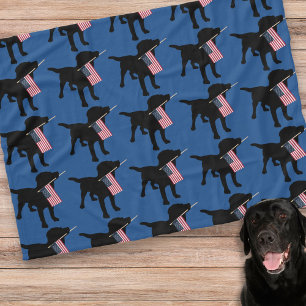Schwarzer Labrador-Hund mit amerikanischer Flagge Fleecedecke