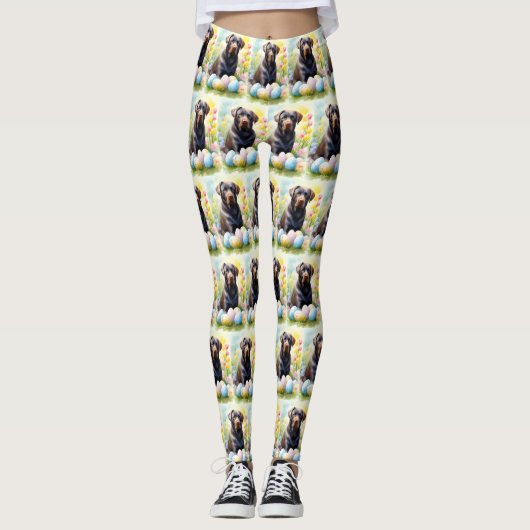 Schwarzer Labrador Hund mit Ostereiern Urlaub Leggings (Vorderseite)