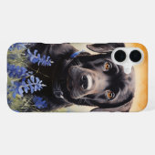 Schwarzer Labrador in Bluebonnets iPhone Hülle (Rückseite (Horizontal))