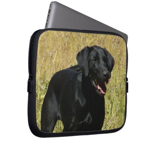 Schwarzer Labrador in der Feld-Laptop-Hülse Laptopschutzhülle (Vorne Rechts)