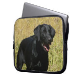 Schwarzer Labrador in der Feld-Laptop-Hülse Laptopschutzhülle (Vorderseite Links)