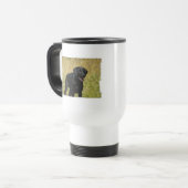 Schwarzer Labrador in der Feld-Reise-Tasse Reisebecher (Vorderseite Links)