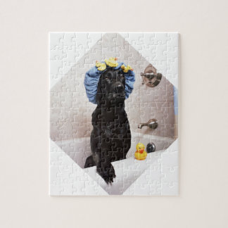 Schwarzer Labrador-Labrador-Hundelustige Bad-Zeit Puzzle